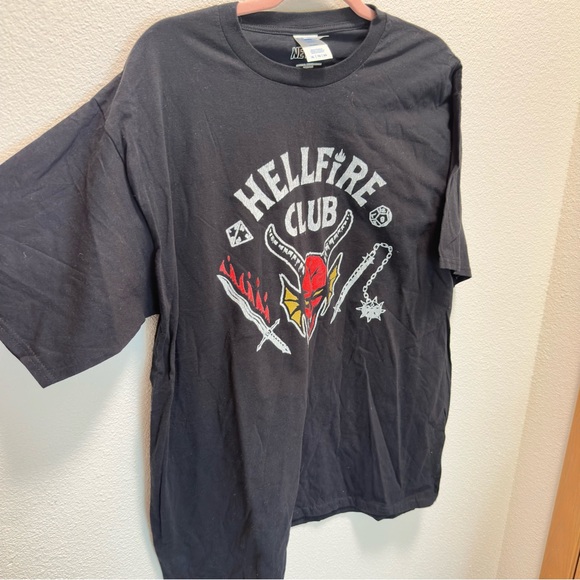 Netflix Stranger Things Graphic T-Shirt X-Large HellFire Club Sci-Fi 0005 - Picture 2 of 7